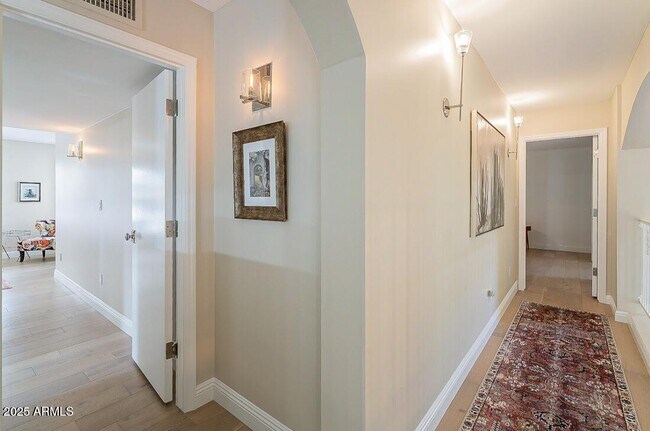 Building Photo - 8602 E Vista Del Lago