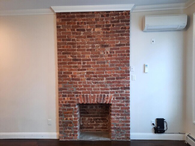 Building Photo - 158 6th St