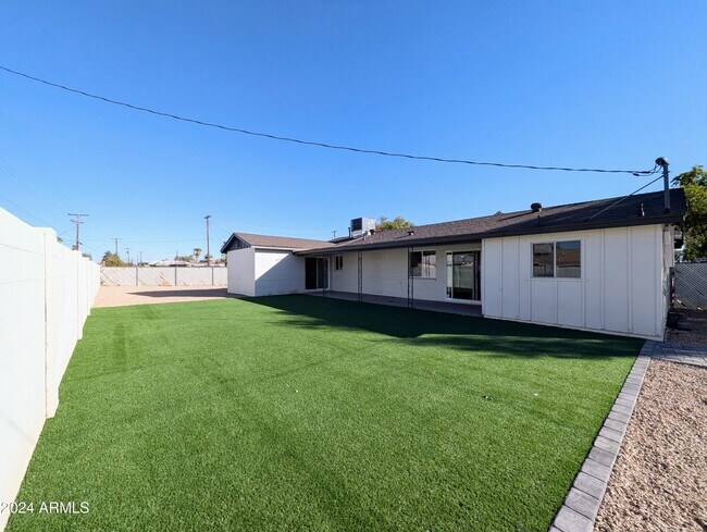 Building Photo - 121 N Flint Cir