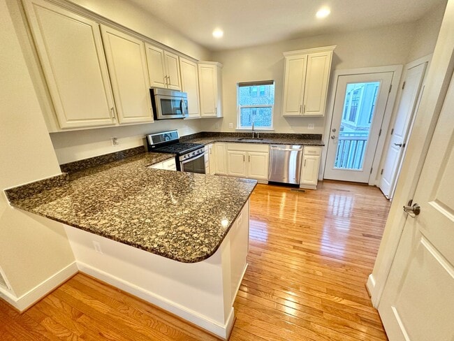 Building Photo - Amazing 3 BR/3.5 BA Townhome in Hyattsville!