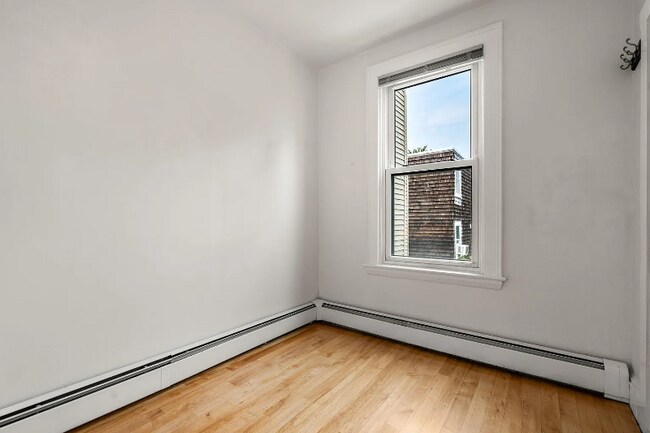Building Photo - 82 Webster St