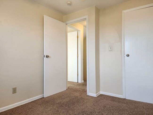 Building Photo - 2527 Sonora Dr