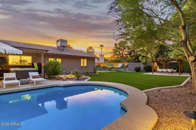 Building Photo - 15849 N 49th Pl