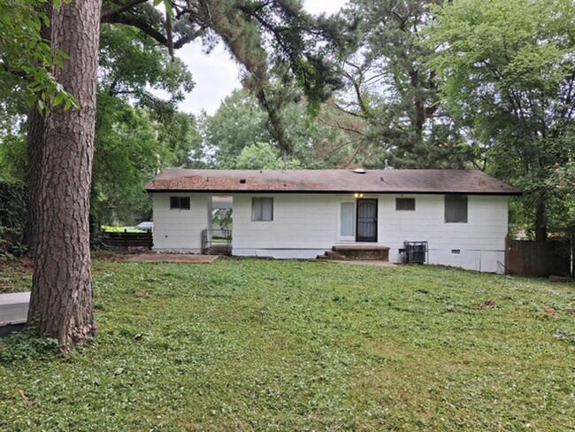 Building Photo - 1527 Maria Dr