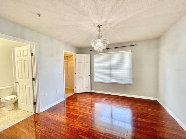 Building Photo - Beautiful 3BR/2.5BA Corner Townhome in Hai...