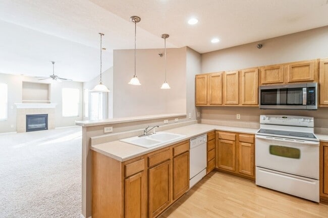 Building Photo - LEASING SPECIAL - 2 Bedroom, 2 Bathroom Condo in Waukee