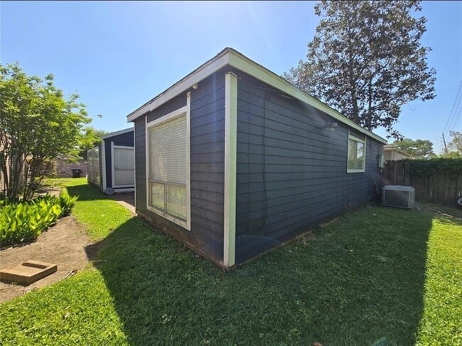 Building Photo - 3634 Kingsman Dr