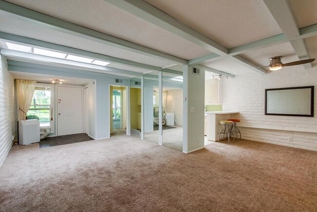 Building Photo - Large and bright condo in the Grossmont Vi...