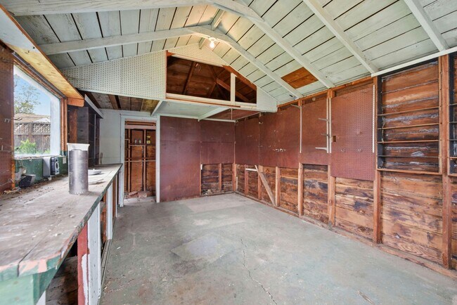 Building Photo - Charming single level family home located in sought after San Lorenzo Village.