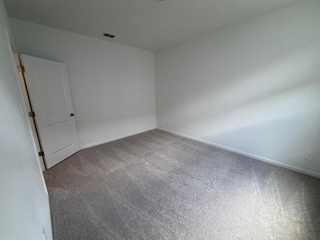Building Photo - 4425 Vibernum Ave