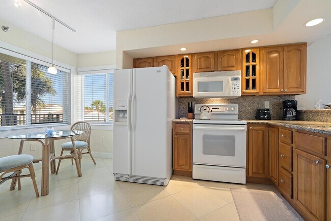 Building Photo - 275 Palm Ave