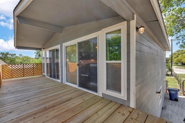 Building Photo - 612 Mockingbird Dr