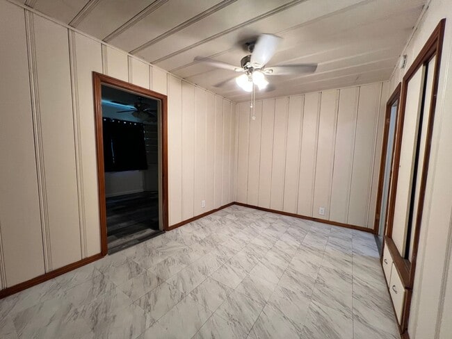 Building Photo - Madera home for rent- corner lot with solar
