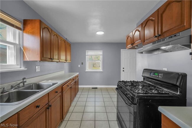 Building Photo - 4684 W 158th St