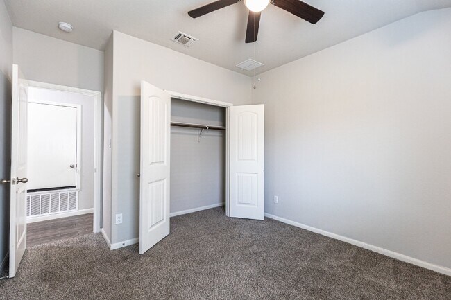 Building Photo - 925 Cypress Ml