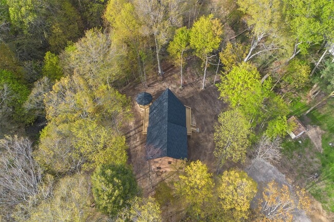 Building Photo - 8498 E Lake Rd