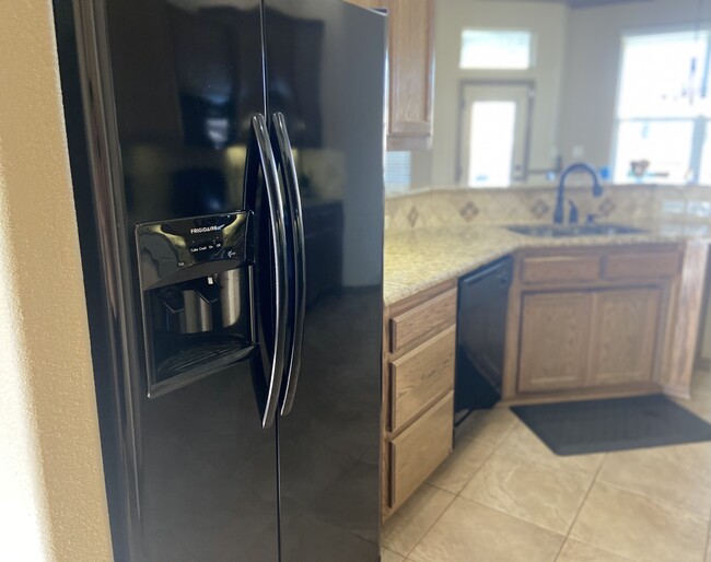 Building Photo - 4007 Salt Fork Dr