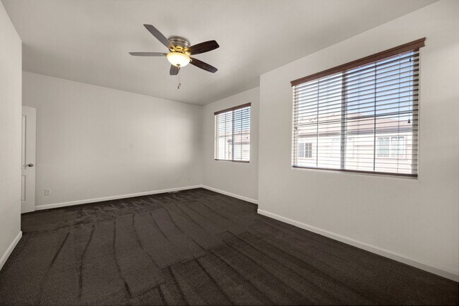 Building Photo - Beautiful 2 bdrm end unit with attach 2 car garage