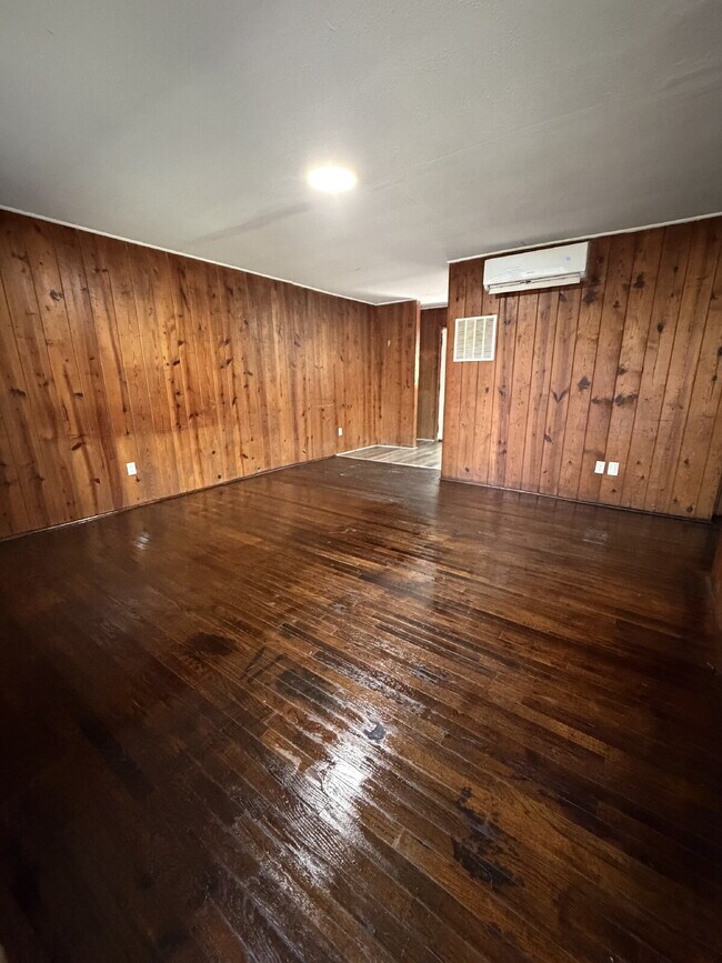 Building Photo - 910 Marsh St