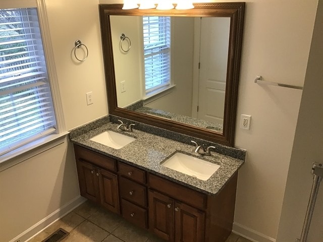 Building Photo - 560 Summit Way