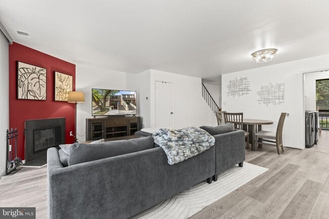 Building Photo - 2216 S Quincy St