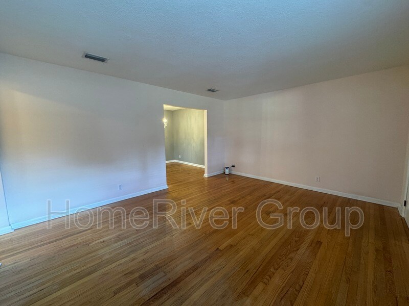 Building Photo - 2204 Tegner Dr