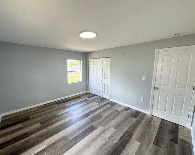 Building Photo - GORGEOUS REMODELED 3BR/2BA Zephyrhills Home with HUGE SCREENED IN PORCH and Shed