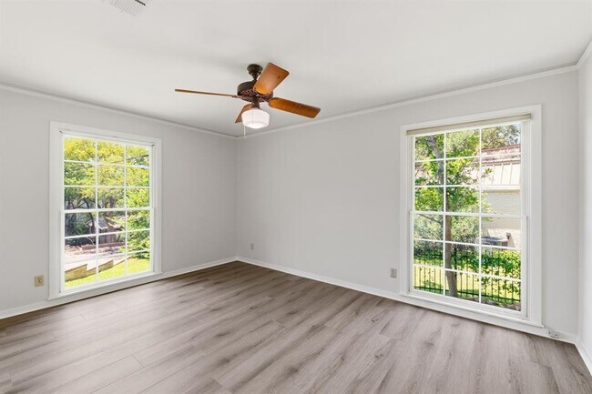 Building Photo - 2802 Pecos St