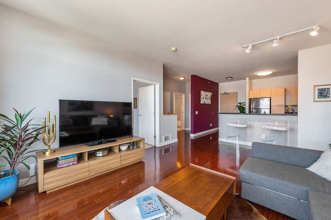 Building Photo - 1 Lakeside Dr