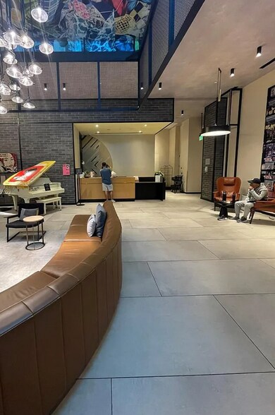 Building Photo - 121 NE 34th St