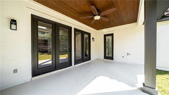 Building Photo - 15101 Barrie Dr