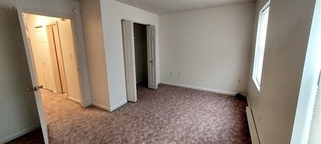 Building Photo - 2 Bedroom Duplex