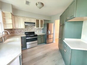 Building Photo - 3151D Covewood Ct