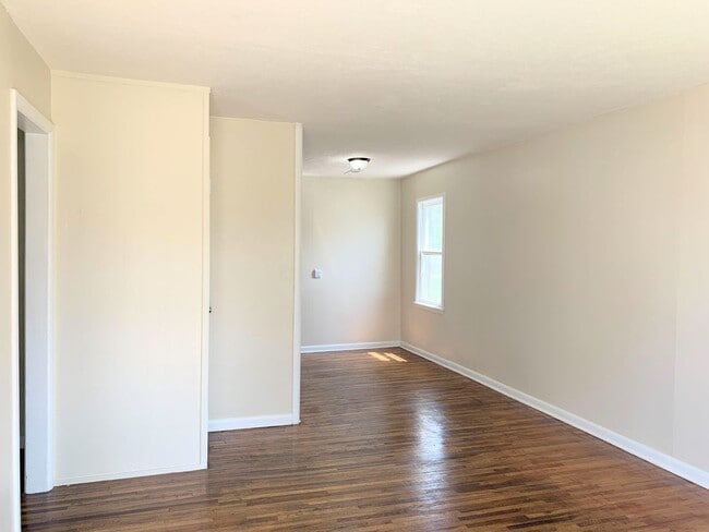 Building Photo - Cozy 2 bedroom home