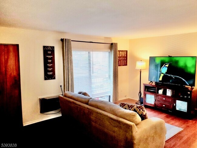 Primary Photo - 710 Mill St