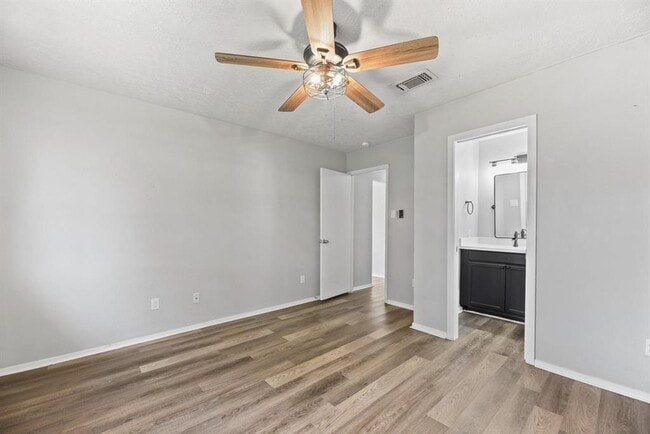 Building Photo - 21006 Bridgeview Cir
