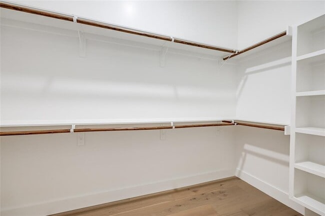 Building Photo - 1809 Pasadena Dr