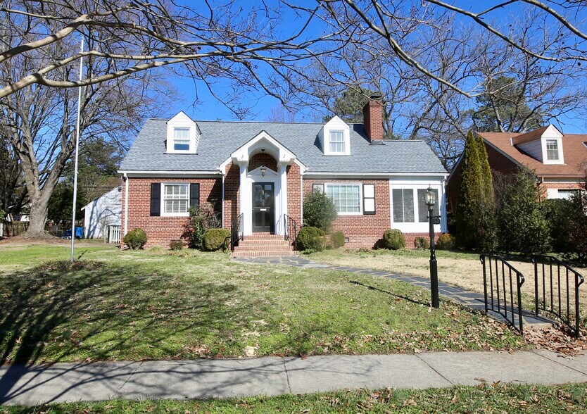 Quiet street three blocks from Bryan Park. - 2308 Buckingham Ave