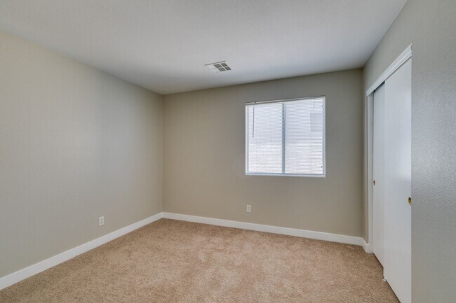 Building Photo - This  one-story home is located in the hea...