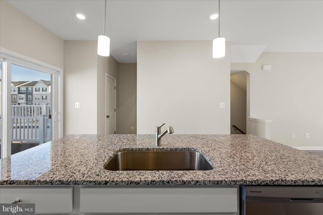 Building Photo - 409 18th Ave