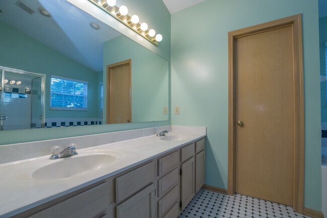 Building Photo - 6657 Delburn Ct