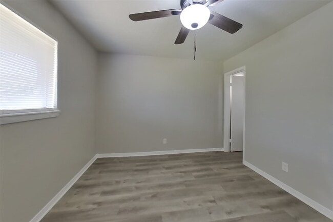Building Photo - 4427 Oakside Dr