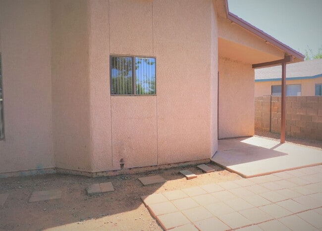 Building Photo - Cozy 3 bedroom home