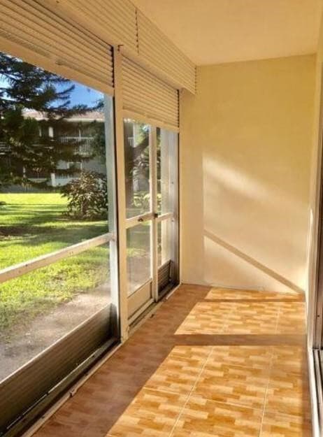 Building Photo - 91 Ventnor E