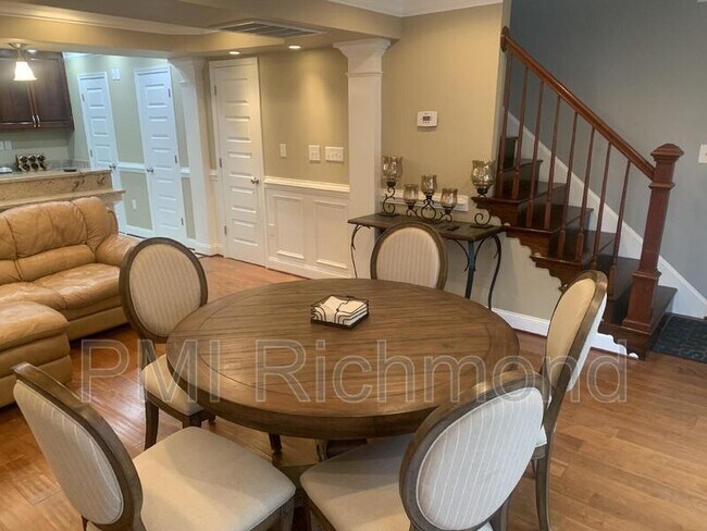 Building Photo - 2106 Cedar St