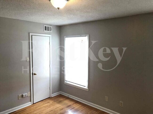 Building Photo - 2097 Meadowview Lane