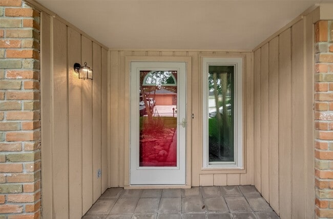 Building Photo - 7527 N Hollow Cir