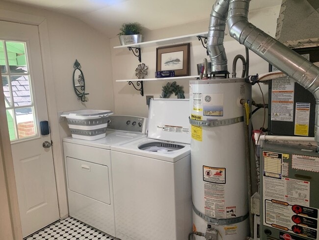 Building Photo - $2,350 Furnished or $2,150 Unfurnished, Three Bedrooms, Two Baths Duplex available now!