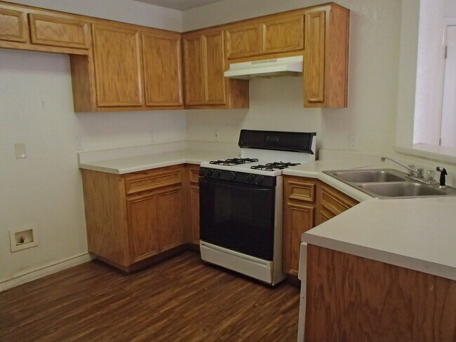 Building Photo - 1004