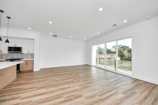 Building Photo - 6949 Foster St